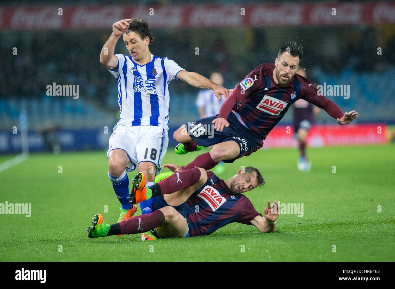 San Sebastian, Spanien. 28. Februar 2017. Spieltag der La Liga Santander 2016 - 2017 Saison zwischen Real Sociedad und S.D Eibar Anoeta Stadium auf Dienstag, 28. März 2017 gespielt. San Sebastian, Spanien. 19 A. Luna, 18 Oyarzabal, 20 Lejeune. Bildnachweis: VWPics/Alamy Live-Nachrichten Stockfoto