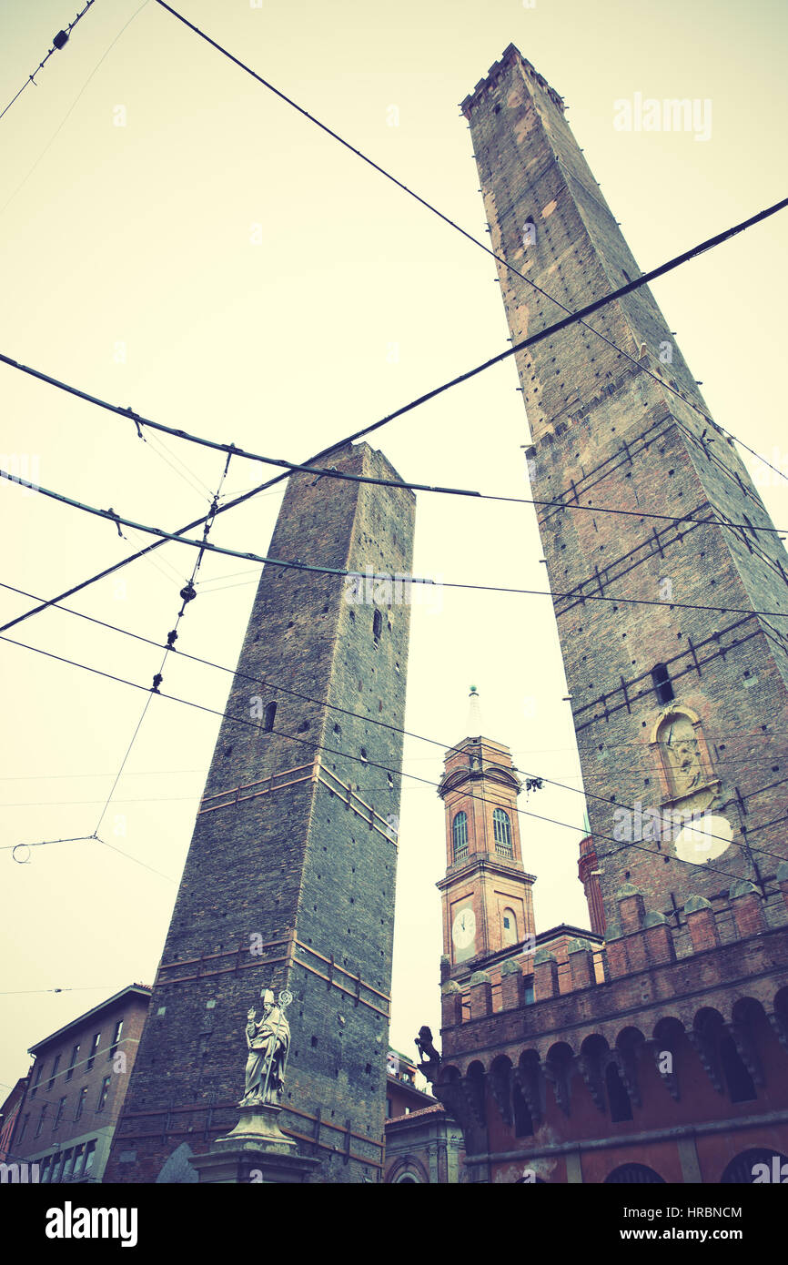 Asinelli und Garisenda Türme in Bologna, Italien. Retro-Stil gefilterten Bild Stockfoto