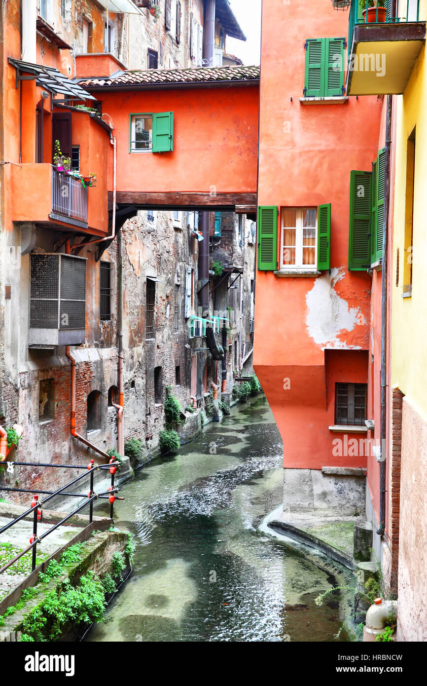 Kanal in der Altstadt von Bologna, Italien Stockfoto