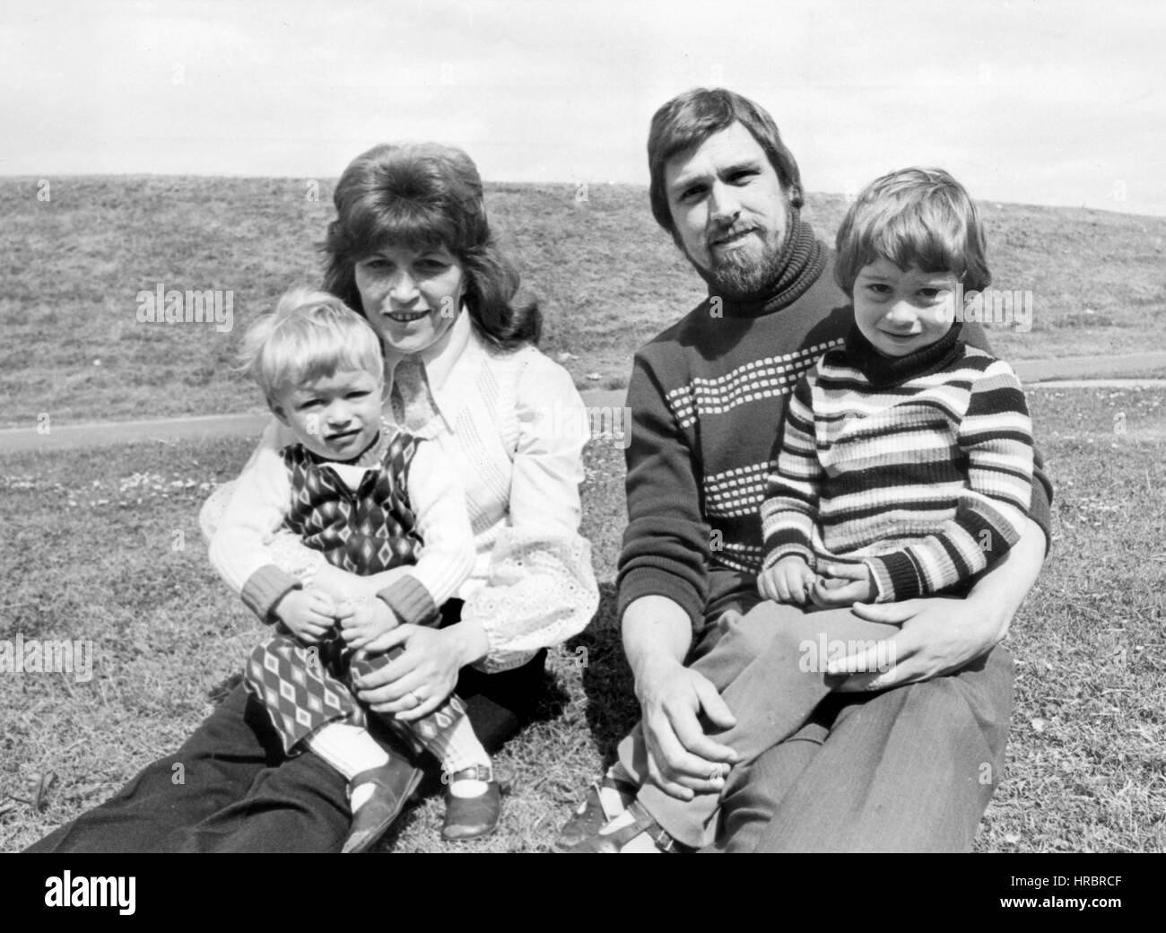 Ricky Tomlinson mit seiner ersten Frau Marlene und ihren zwei Kindern, Gareth, links, und Clifton Stockfoto
