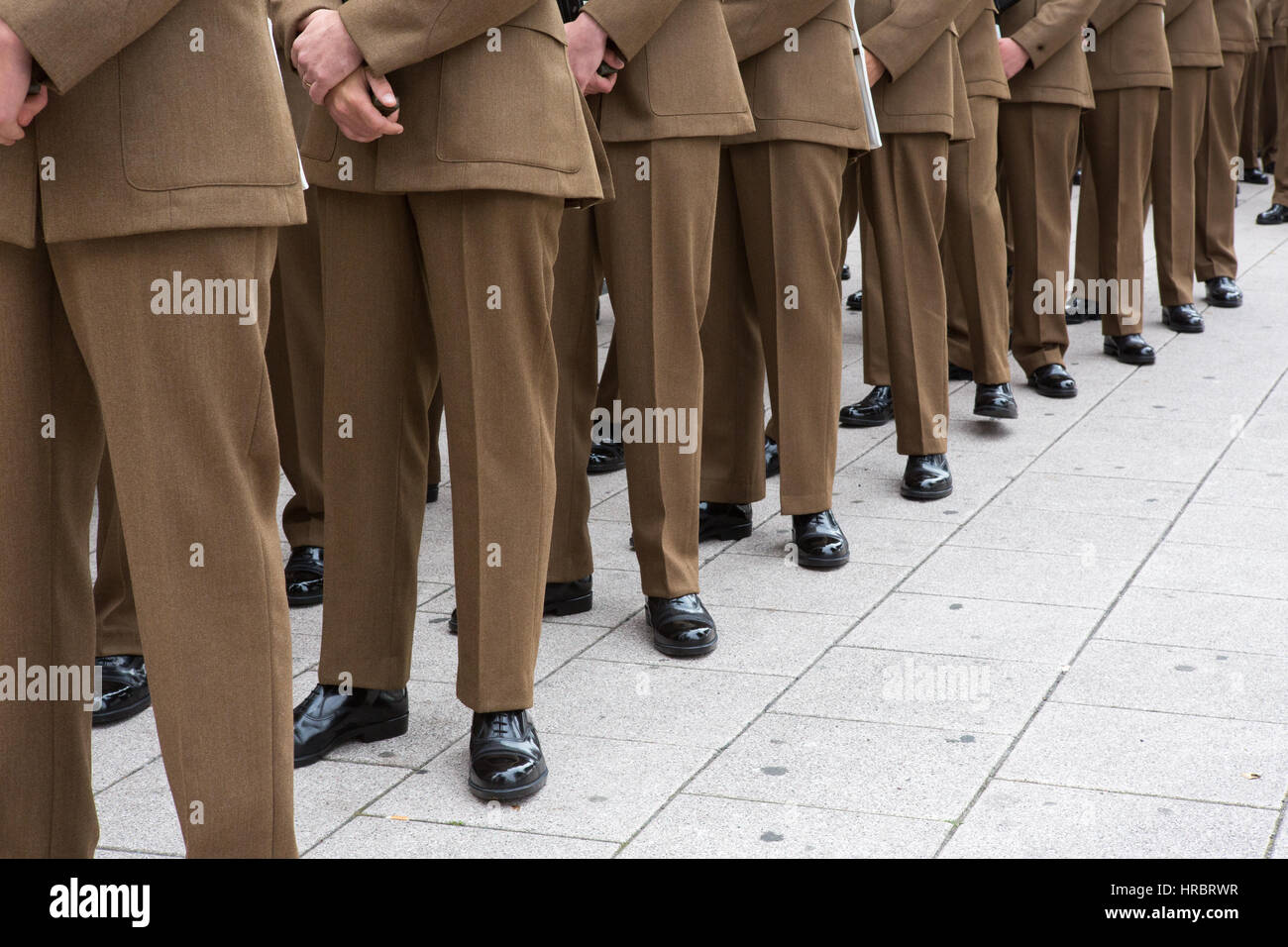 Britische Truppen Parade durch Mönchengladbach, Deutschland am Freitag, 12. Juli 2013 zur hand Vorbereitung zurück ihre Basis am gemeinsamen Firmensitz (JHQ) R Stockfoto