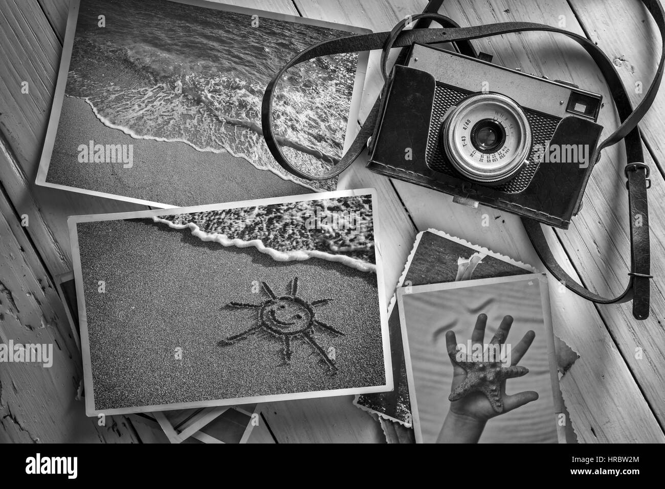 Fotografie-Konzept mit alten Kamera und Fotos Stockfoto