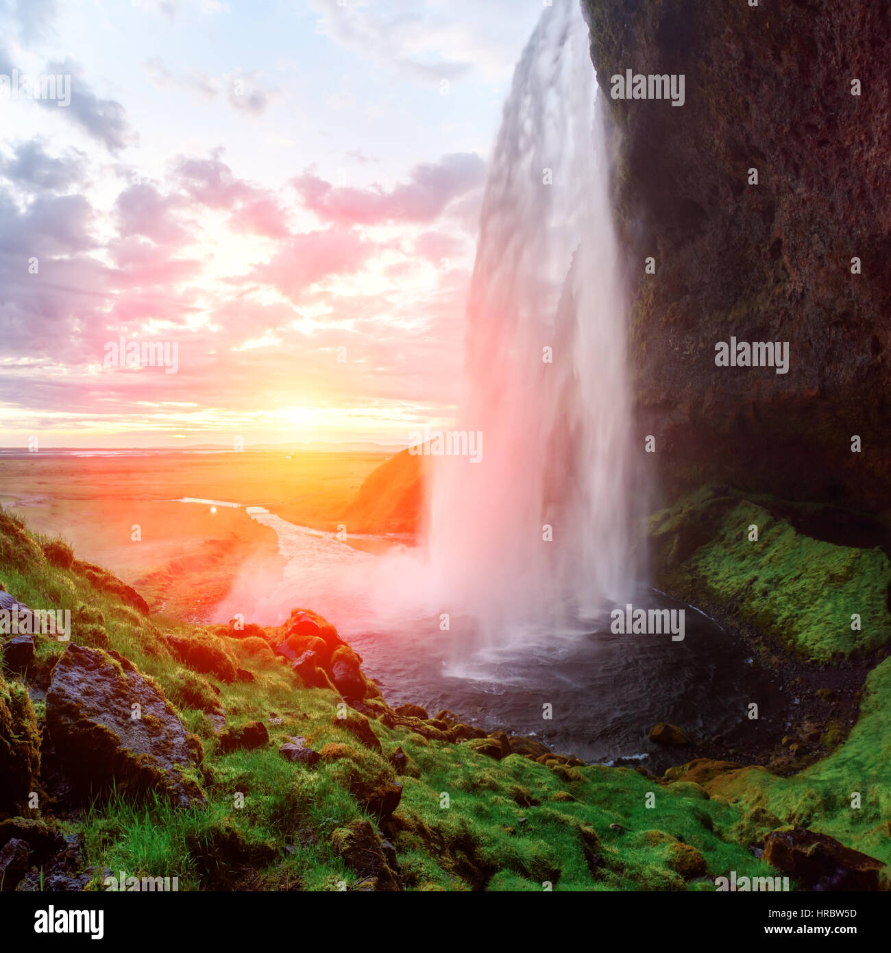 Sonnenaufgang am Seljalandfoss Wasserfall am Seljalandsa Fluss, Island, Europa. Stockfoto