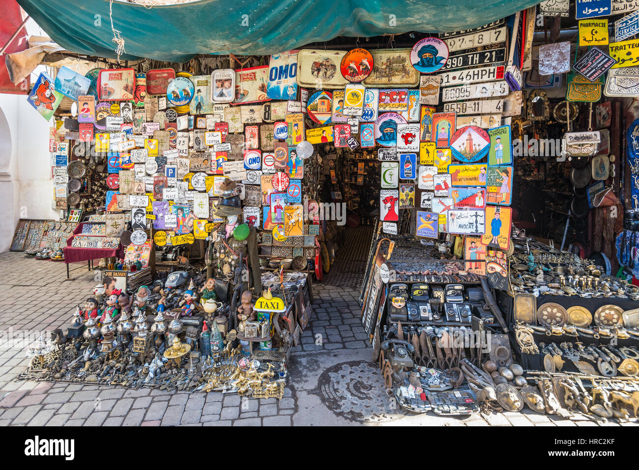 Marrakesch, Marokko - 8. Dezember 2016: Flohmarkt in Marrakesch, Marokko. Der traditionelle Berber-Markt gehört zu den wichtigsten Attraktionen von th Stockfoto