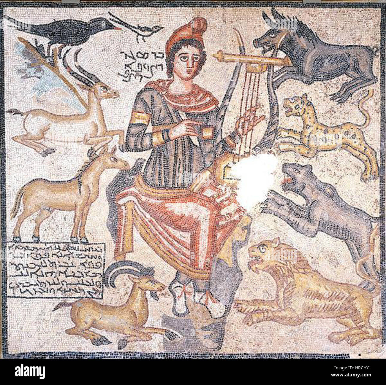 Eine Darstellung des legendären griechischen Musikers Orpheus, der mit seiner Musik wilde Tiere beruhigte. Dieses Kunstwerk stellt den klassischen Mythos dar, in dem Orpheus gefährliche Bestien zähmt und seine Macht über die Natur durch Melodie hervorhebt. Stockfoto