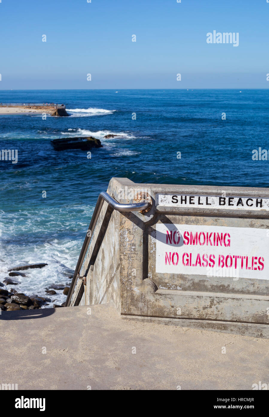 Shell Beach Zeichen und Blick auf den Ozean.  La Jolla, Kalifornien. Stockfoto