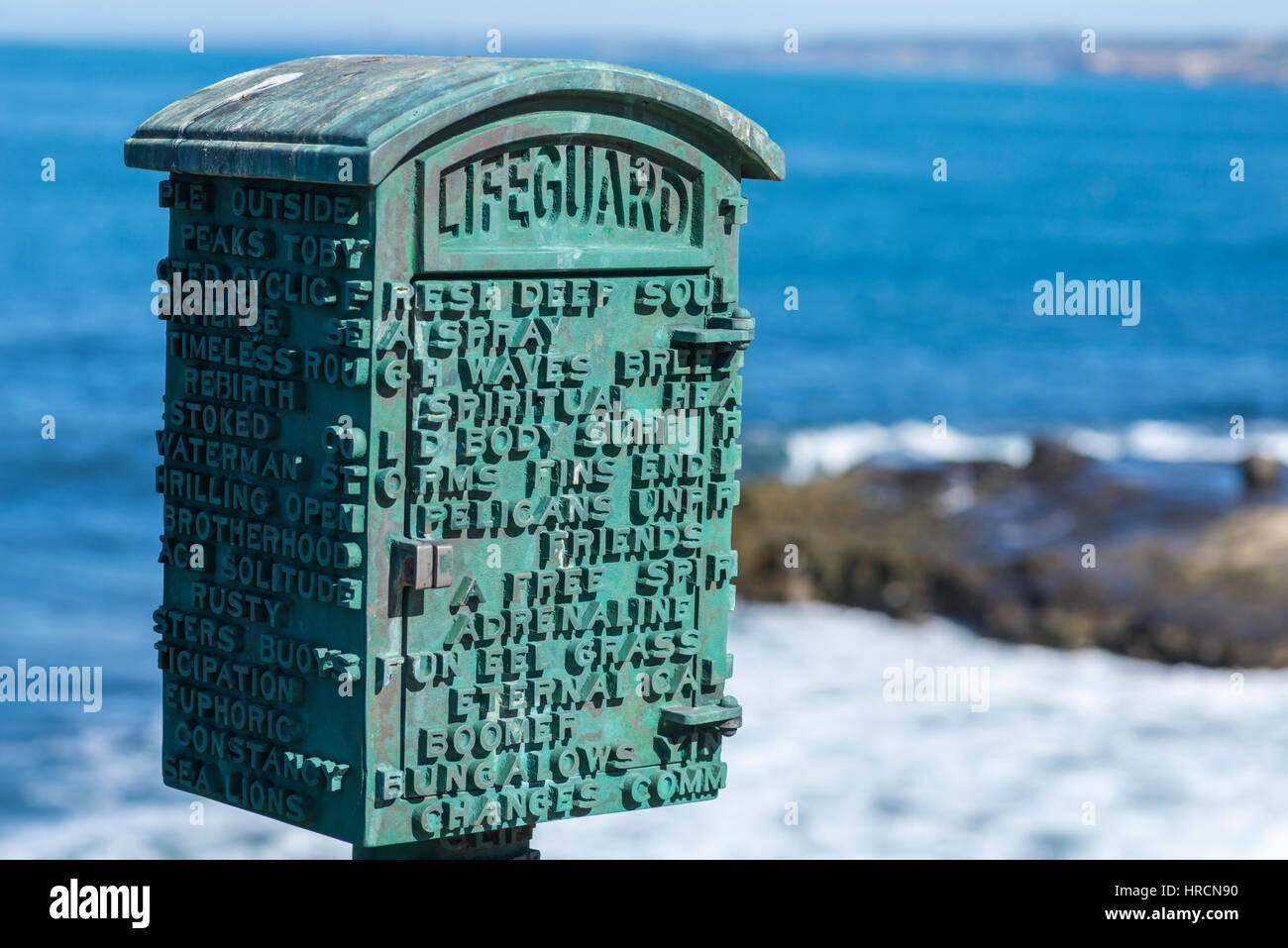 Rettungsschwimmer-Box mit Text über Boomers Strand gelegen. La Jolla, Kalifornien. Stockfoto