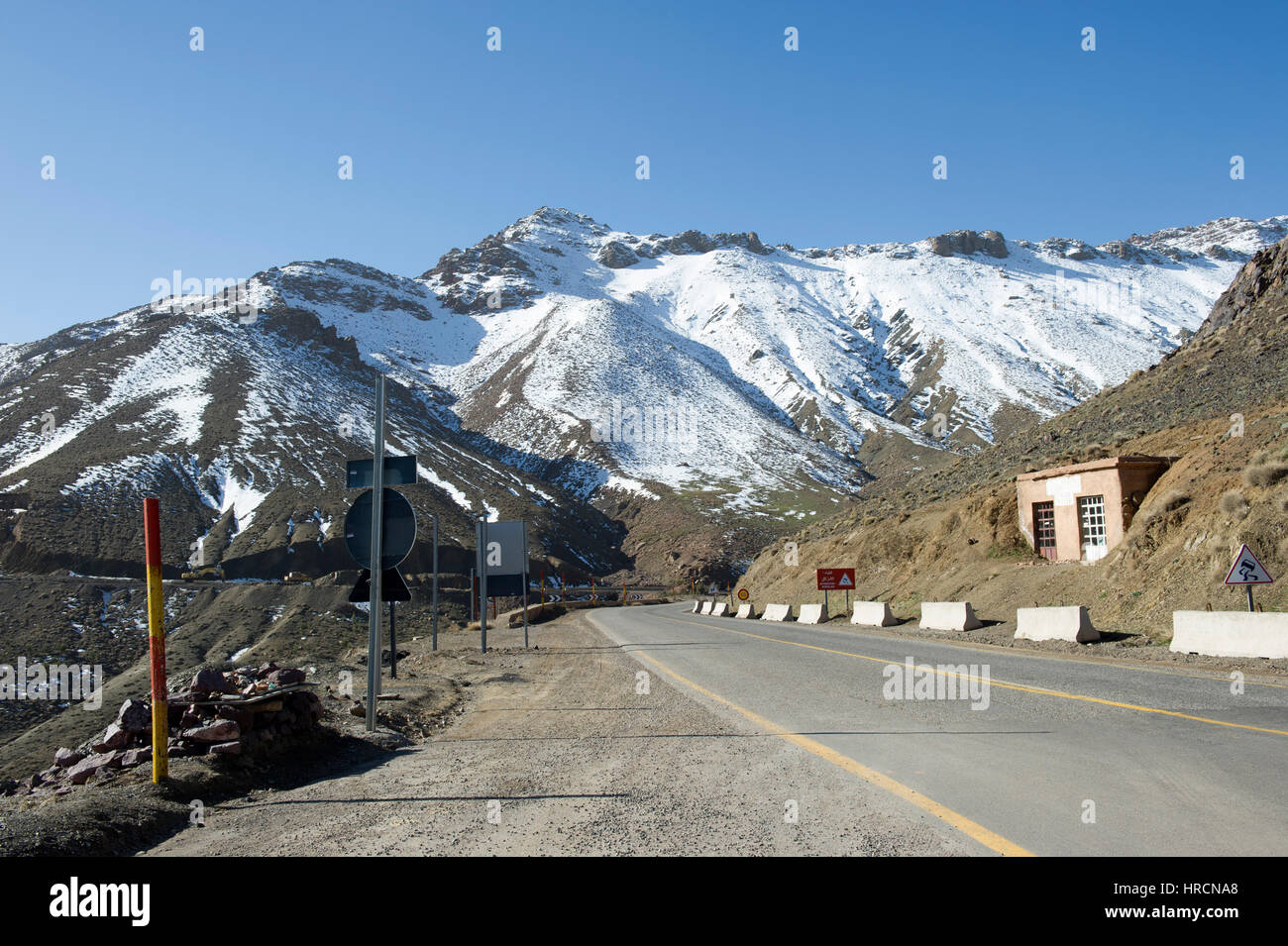 Der Tizi-n-Tichka-Pass durch den hohen Atlas-Gebirge in Marokko Stockfoto