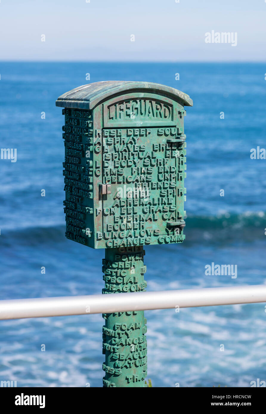 Rettungsschwimmer-Box mit Text über Boomers Strand gelegen. La Jolla, Kalifornien. Stockfoto