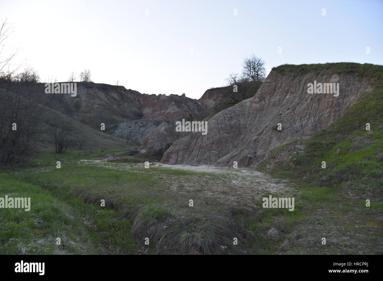 Badlands von Lehmboden im oberen Tal des Flusses Secchia Sassuolo Keramikproduktion Bereich Stockfoto