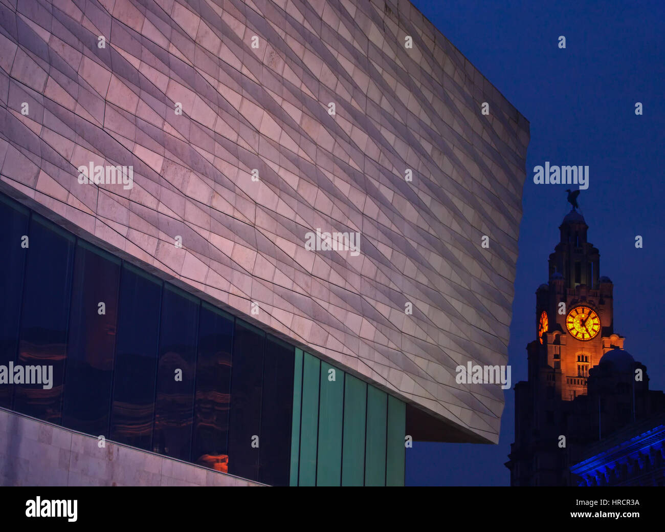 Liverpool Dachlinien nach Einbruch der Dunkelheit Stockfoto