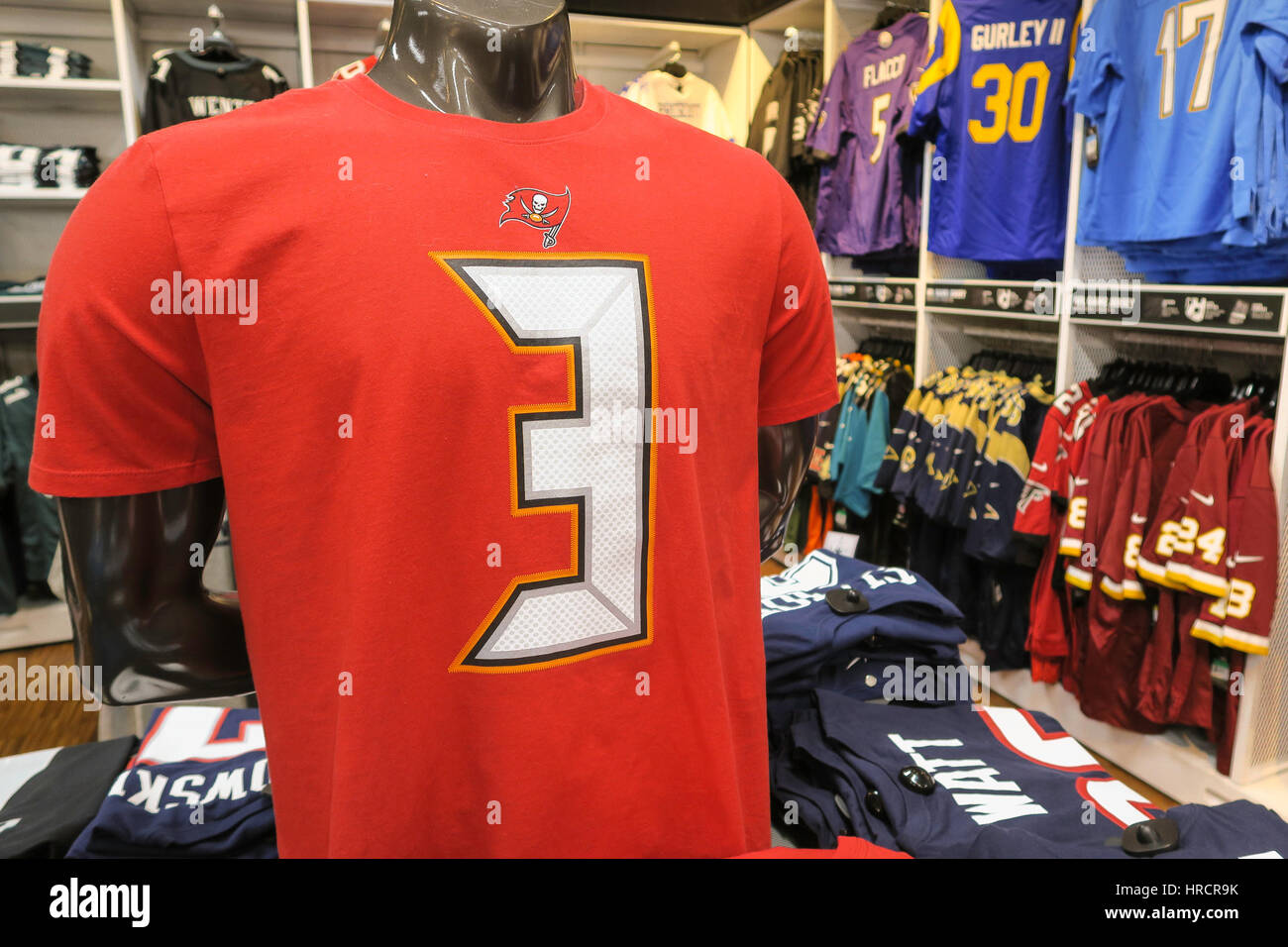 NFL Branded Kleidung Display, Modell des Sporting Goods Store Interieur, NYC Stockfoto