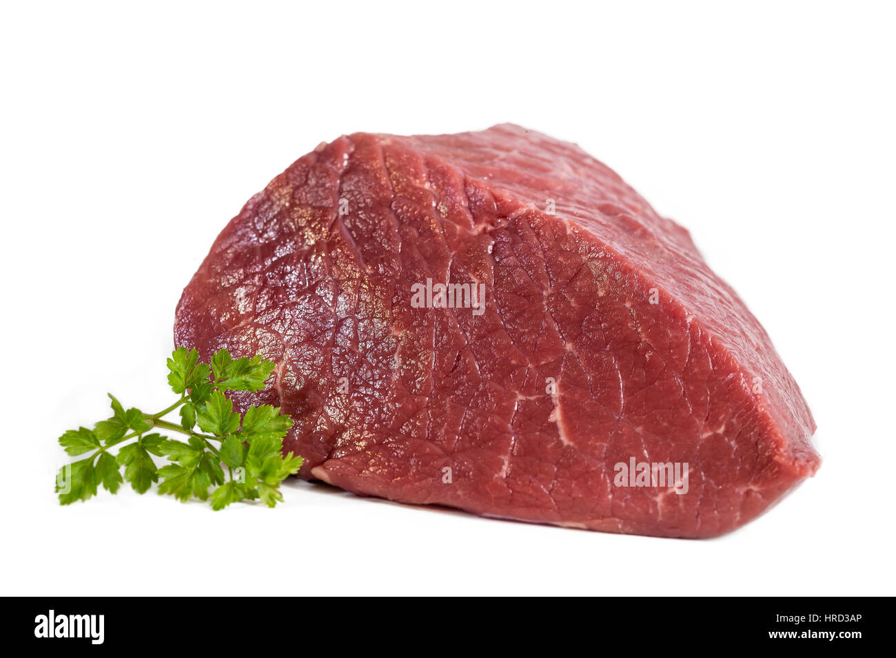 Rohes Rindfleisch Mea auf weißem Hintergrund Stockfoto