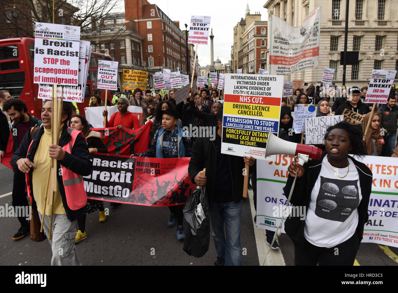Viele Studenten von verschiedenen Universitäten gingen auf die Straße marschieren Parlament Protest gegen Brexit und Trumps Staatsbesuch in Großbritannien. Stockfoto