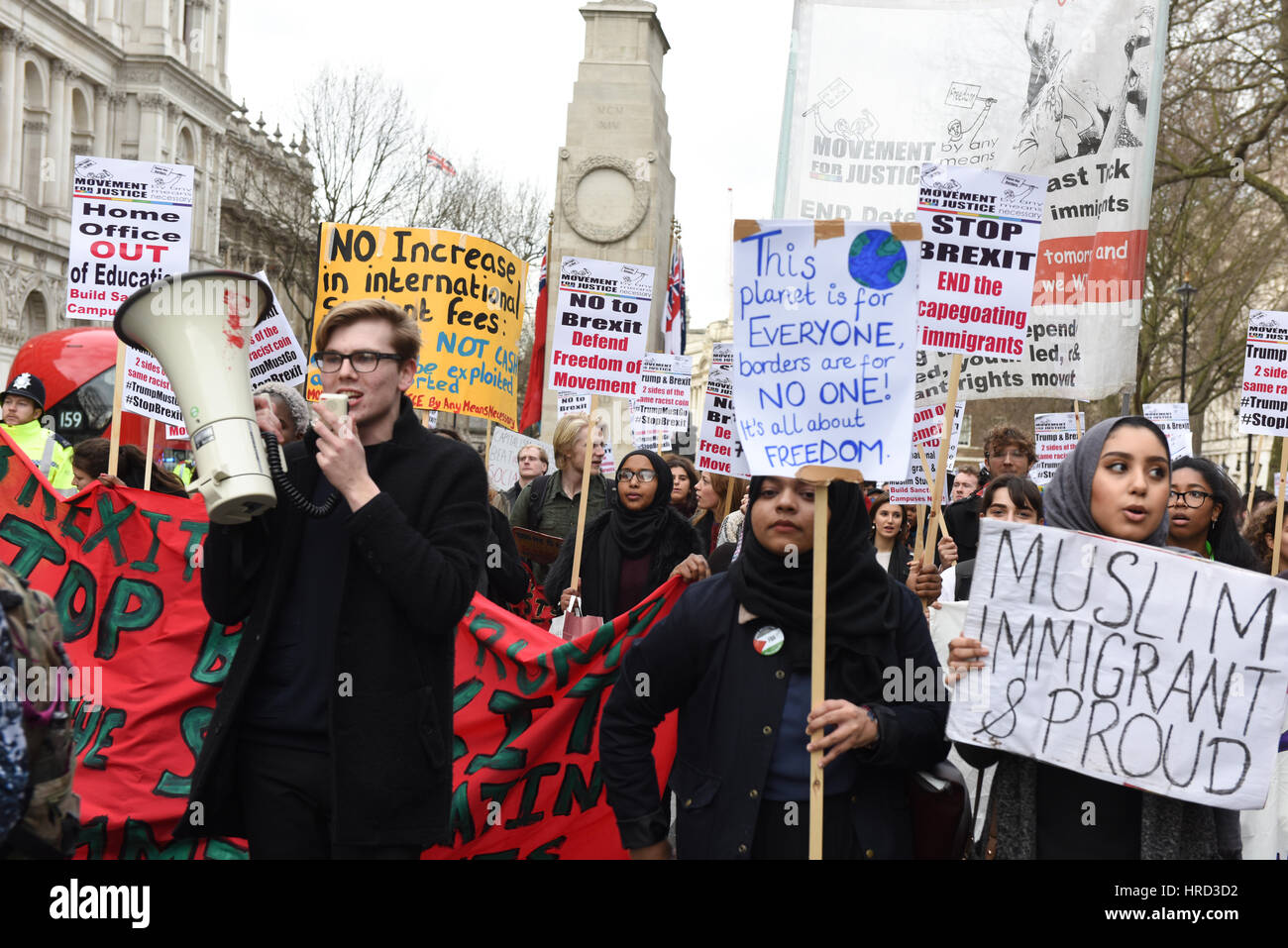 Viele Studenten von verschiedenen Universitäten gingen auf die Straße marschieren Parlament Protest gegen Brexit und Trumps Staatsbesuch in Großbritannien Stockfoto