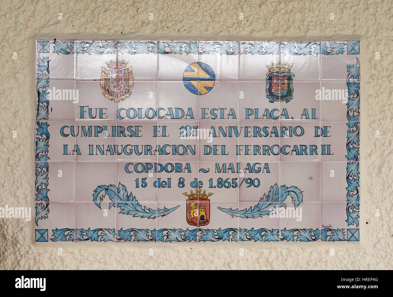 Keramische Fliesen-Plakette zum 125. Jahrestag der Fertigstellung von Córdoba nach Malaga Bahnhof, Alora, Spanien, Europa Stockfoto