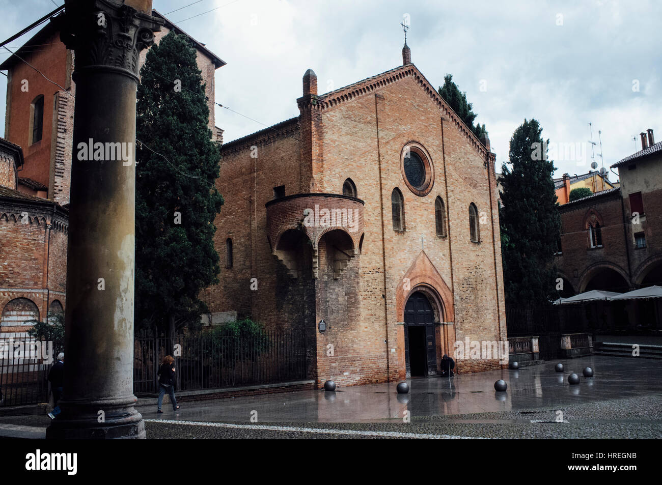 Die Basilika di Santo Stefano befindet sich auf der Piazza Santo Stefano in Bologna, Italien. Stockfoto