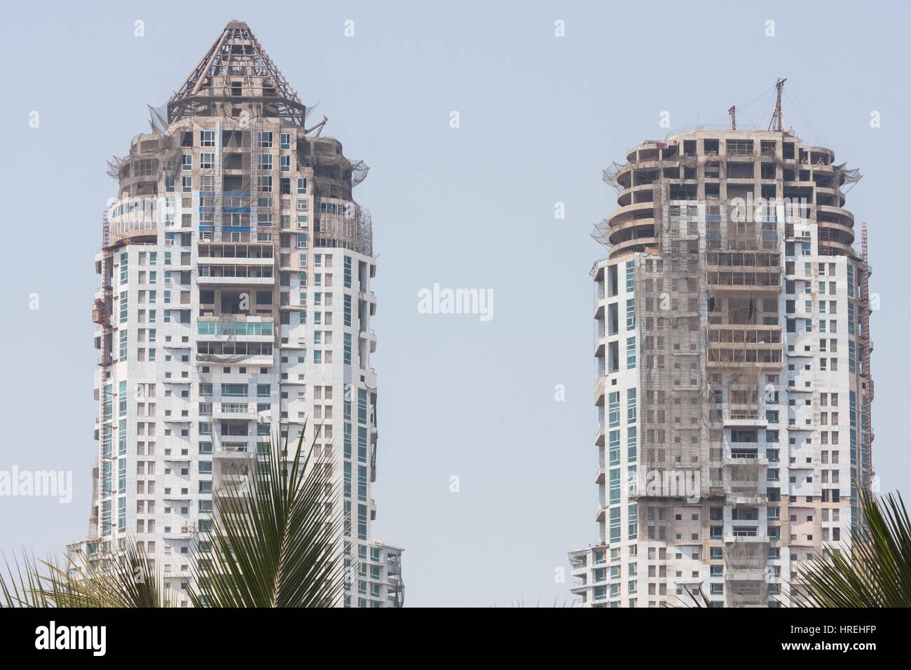 Bau- und Kontrast, der Aufbau, Entwicklung, in Mahalakshmi, Fläche, von Mumbai, Bombay, Maharashtra, Indien, Indian, Asia, asiatisch. Stockfoto