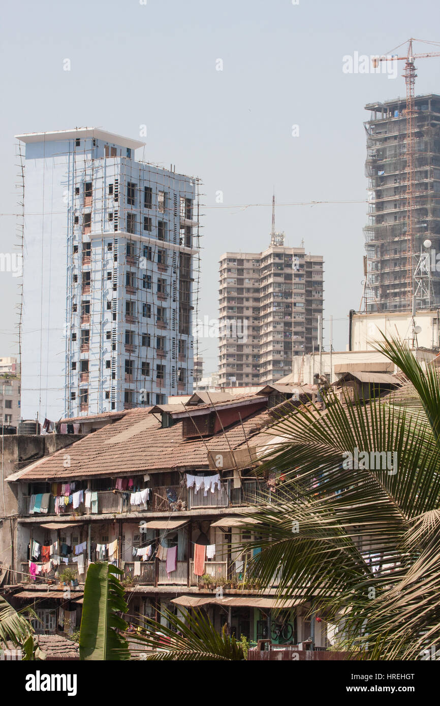 Bau- und Kontrast, der Aufbau, Entwicklung, in Mahalakshmi, Fläche, von Mumbai, Bombay, Maharashtra, Indien, Indian, Asia, asiatisch. Stockfoto
