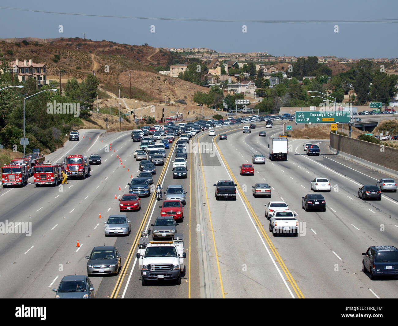 Redaktion Blick auf Bürste Feuer verursacht Verkehr Stau auf der 118 Autobahn in Los Angeles, Kalifornien. Stockfoto