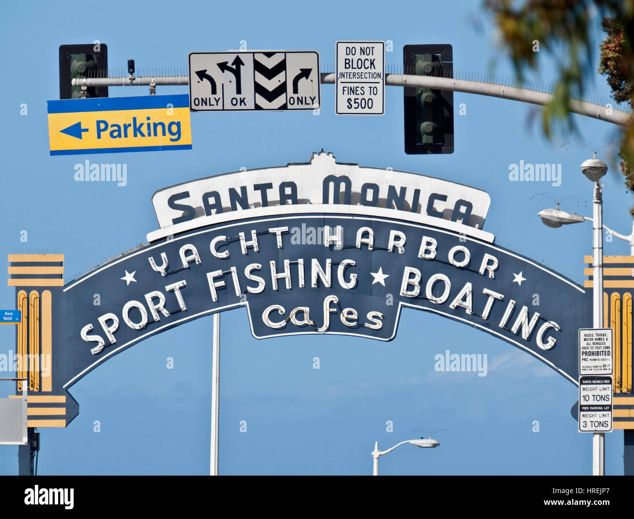 Santa Monica, Kalifornien, USA - 26. Mai 2012: Santa Monica Pier Ortseingangsschild. Stockfoto