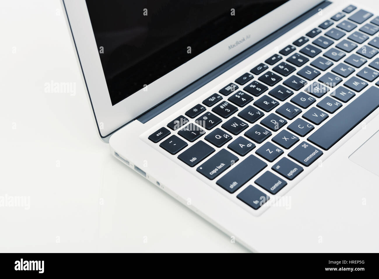 Kiew, UKRAINE - 29. Januar 2015: Studio gedreht Teil des neuen Apple MacBook Air Anfang 2014, designed und entwickelt von Apple Inc., es erschien am Stockfoto