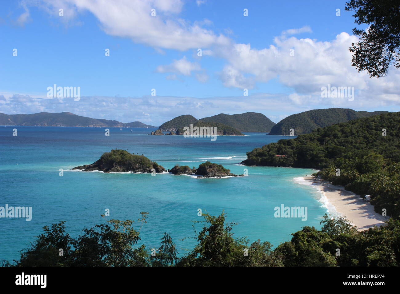 St. John, US Virgin Islands im Trunk Bay Beach. Ein schöner Platz zum Relaxen, Sightseeing und Urlaub. Die Aussicht ist spektakulär und unvergesslich. Stockfoto