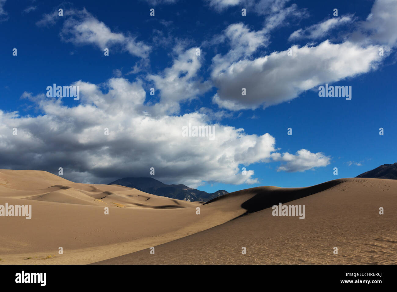 Dünen und Wolken, Great Sand Dunes National Park, Colorado Stockfoto