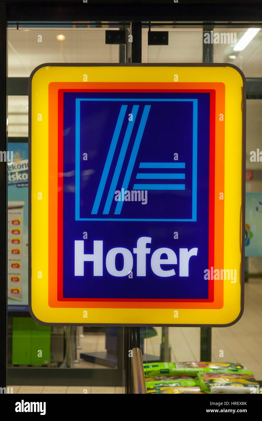 Wien, ÖSTERREICH, FEB. 25 Th, 2017 - Hofer ist eine Tochtergesellschaft der deutschen Supermarktkette ALDI der Discounter Märkte in ganz Europa Stockfoto
