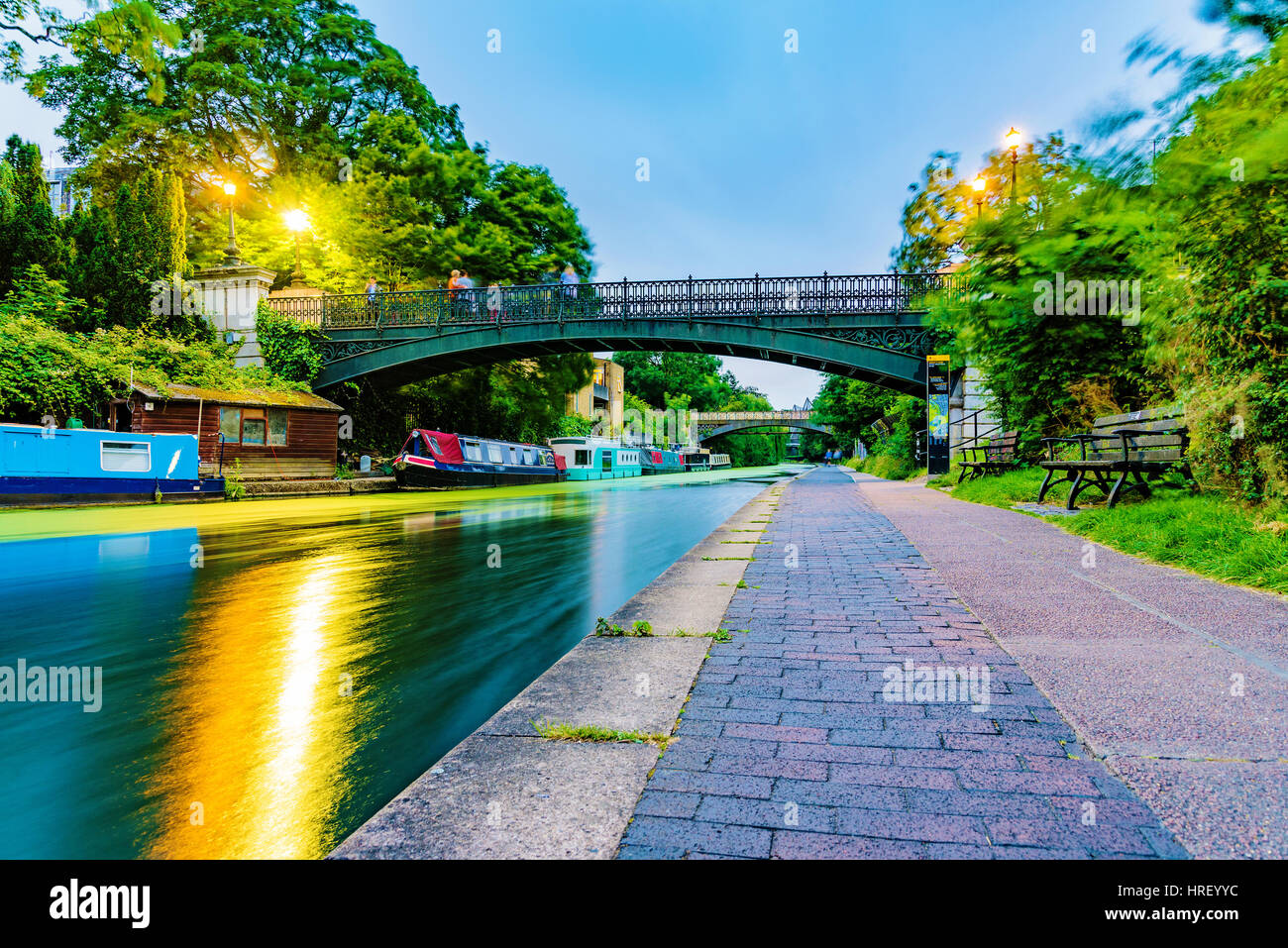 Regents Park Kanal in der Nacht Stockfoto