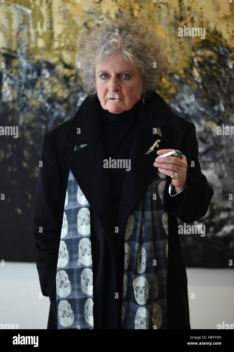 Künstler Maggi Hambling mit einem Klick rufen Sie für ihre neue Ausstellung Kante, an der Marlborough Fine Art Gallery in London. Stockfoto