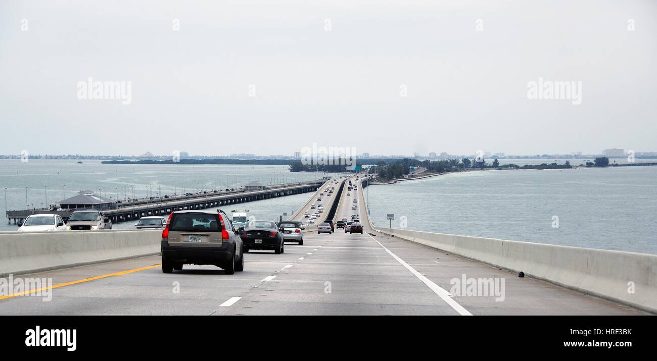 Sonnenschein Skyway Brücke über die Tampa Bay, Florida Stockfoto