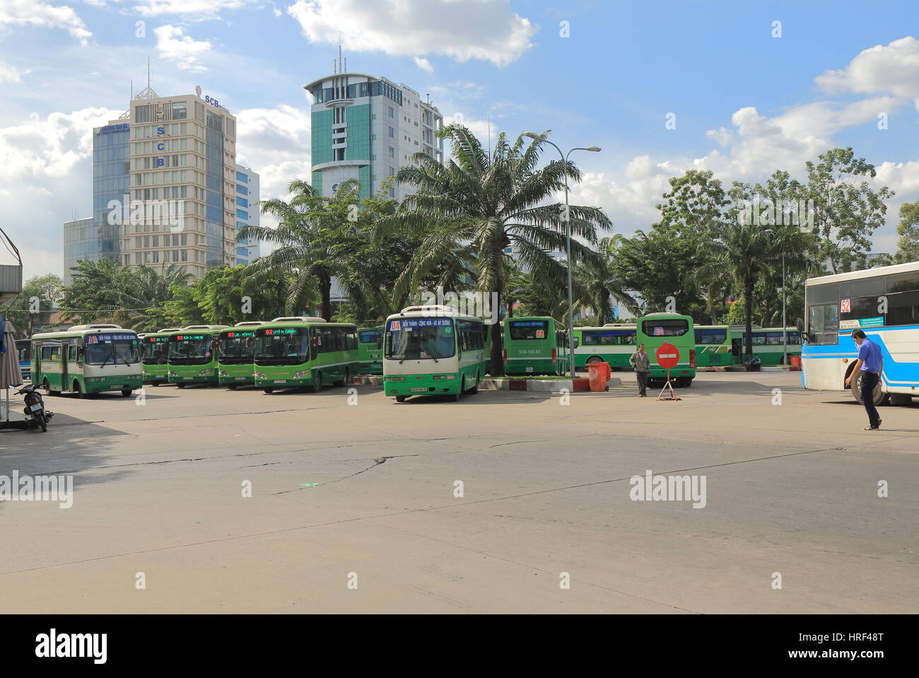 Öffentlicher Bus-terminal in der Innenstadt von Ho-Chin-Minh-Stadt, Vietnam. Stockfoto