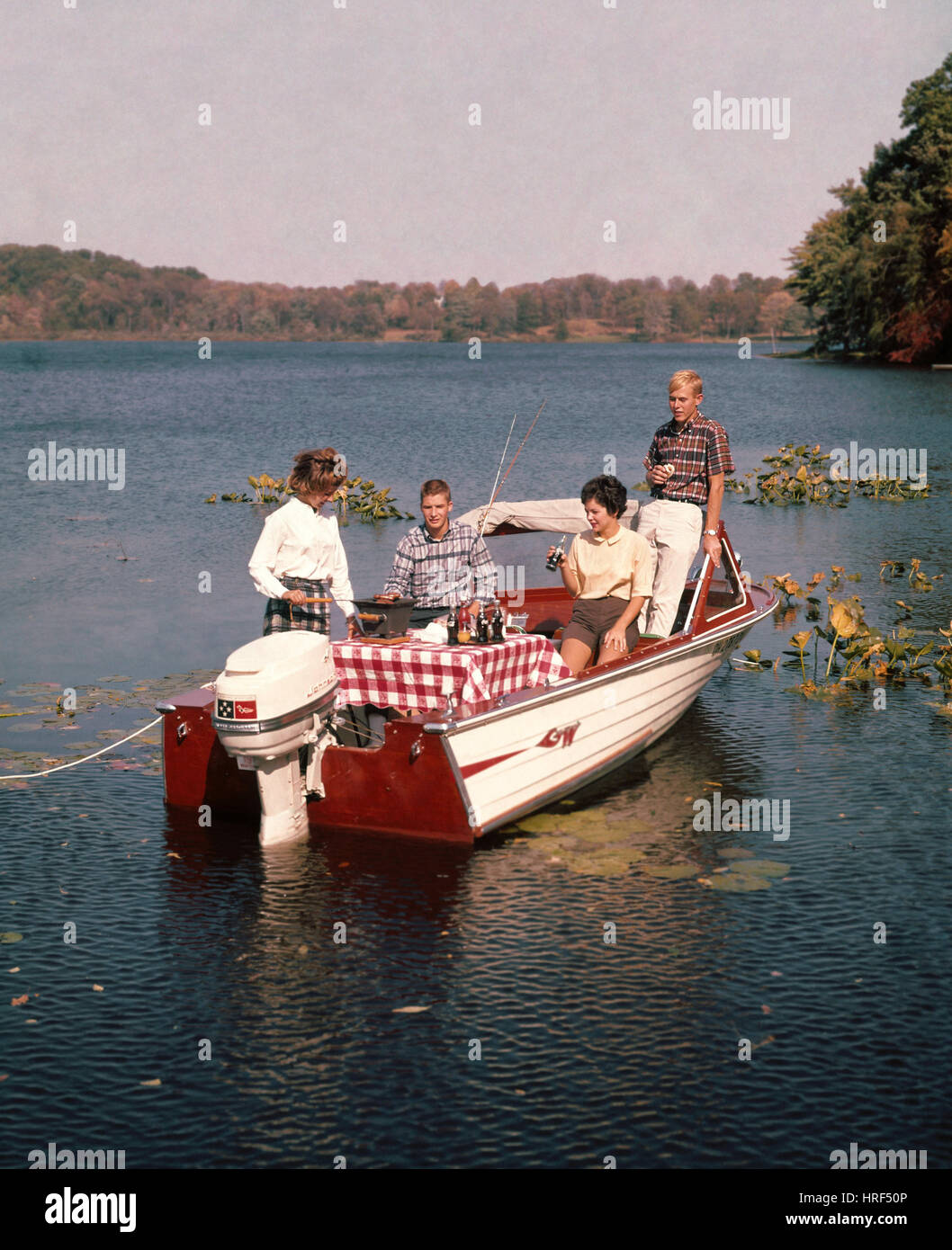 Picknick auf einem Boot, 50er Jahre Americana Stockfoto