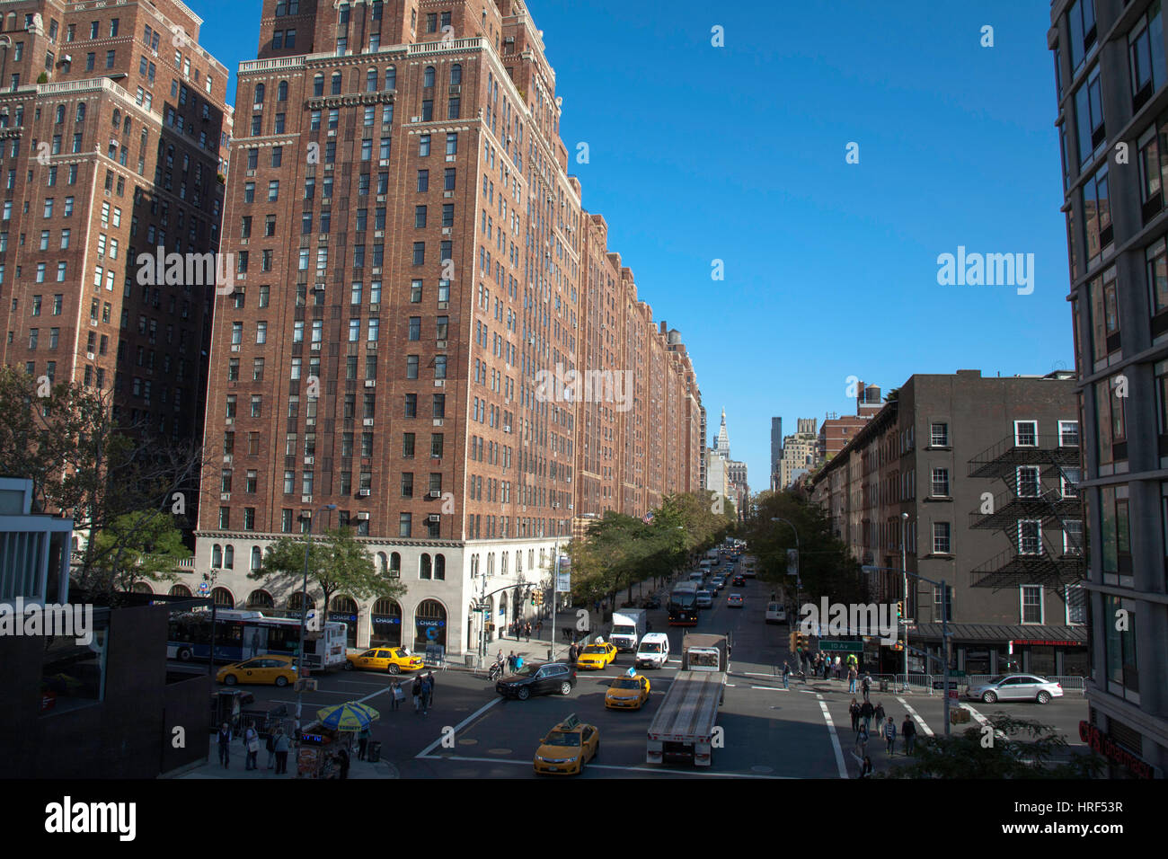 Der London-Terrasse-Garten mit Metropolitan Life Insurance Company aufbauend Hintergrund West 23rd Street aus der High Line New York City USA Stockfoto