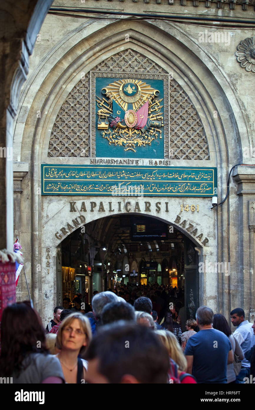 Istanbul, Türkei - April 2013: Gateway Haupteingang zur Ansicht großen Basar in Istanbul, Türkei Stockfoto