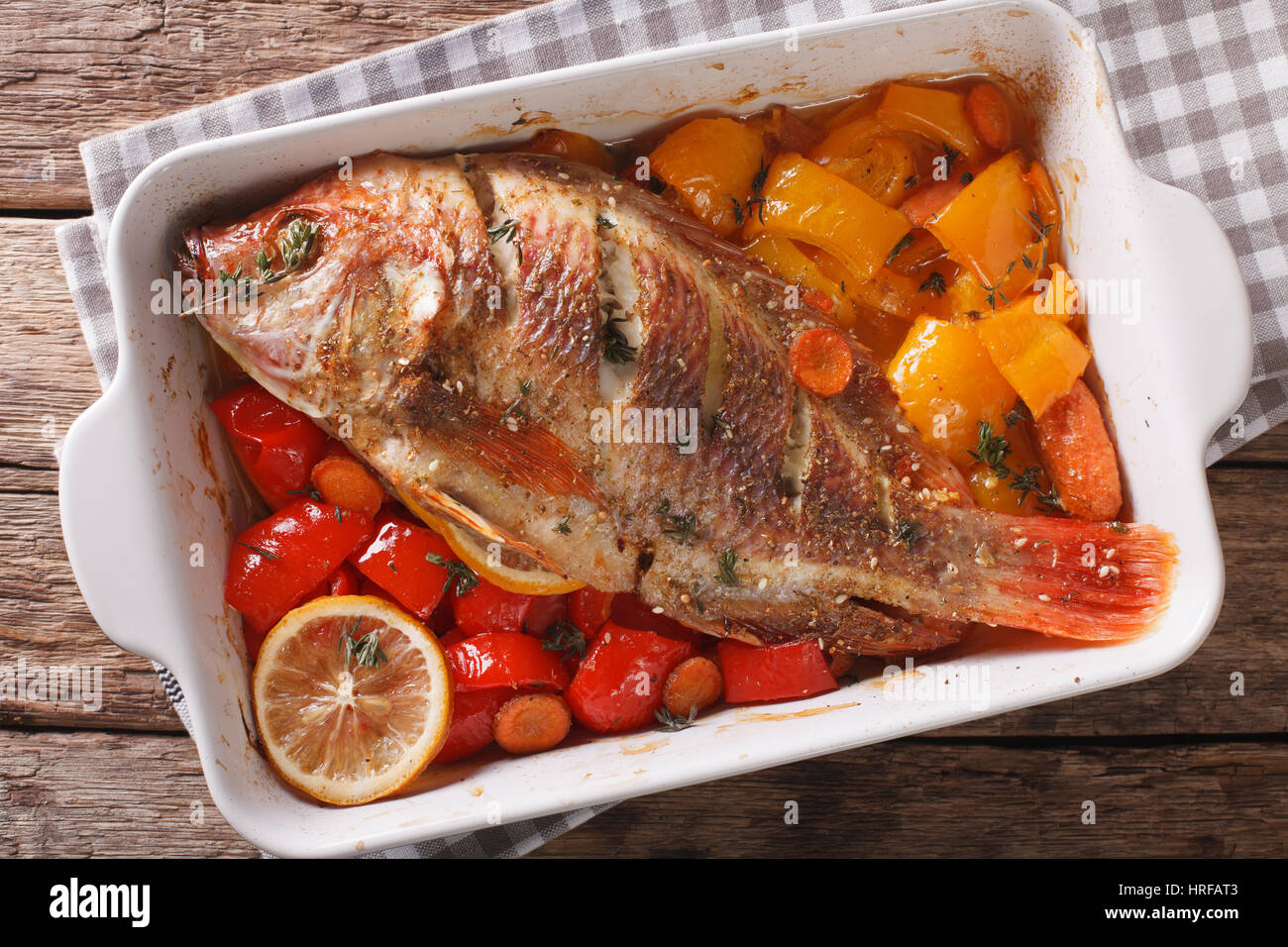 Gebratener roter tilapia -Fotos und -Bildmaterial in hoher Auflösung ...
