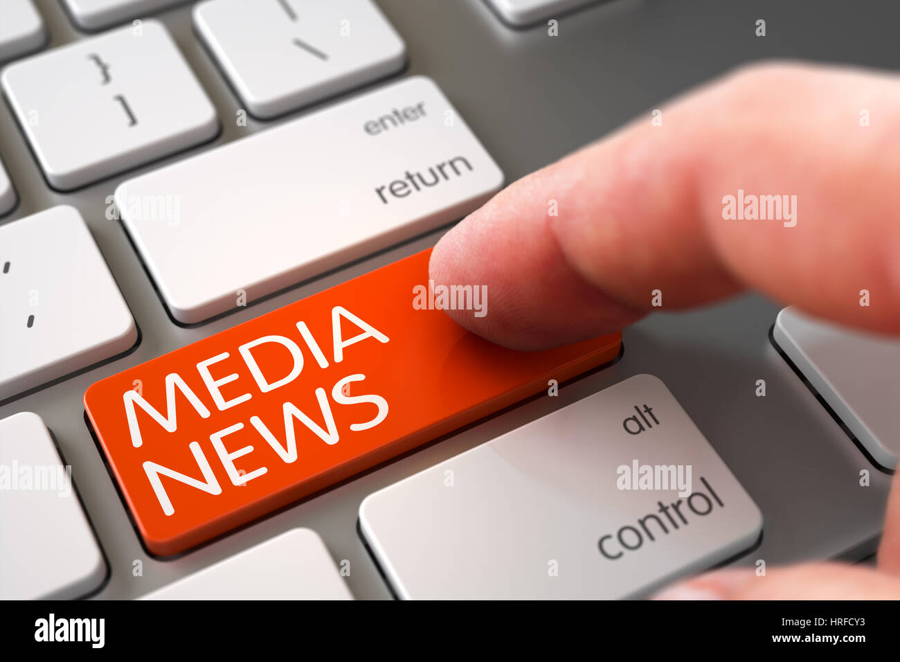 Mann-Finger Orange Media News Tastatur auf Aluminium Tastatur drücken. 3D. Stockfoto