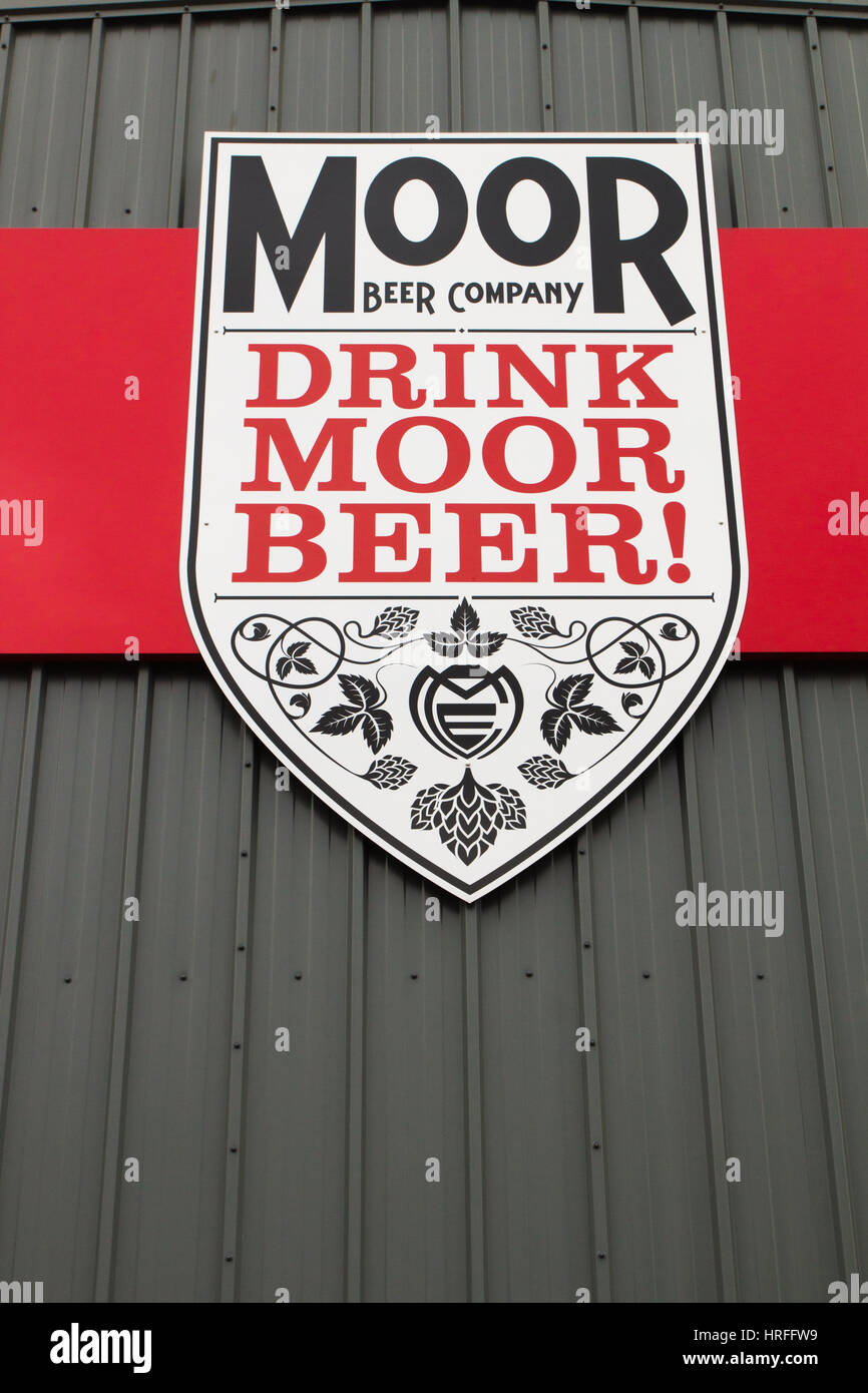BRISTOL, UK: Moor Beer Company-Brauerei an der Ecke der Tage Landstraße und Kingsland Road. Stockfoto