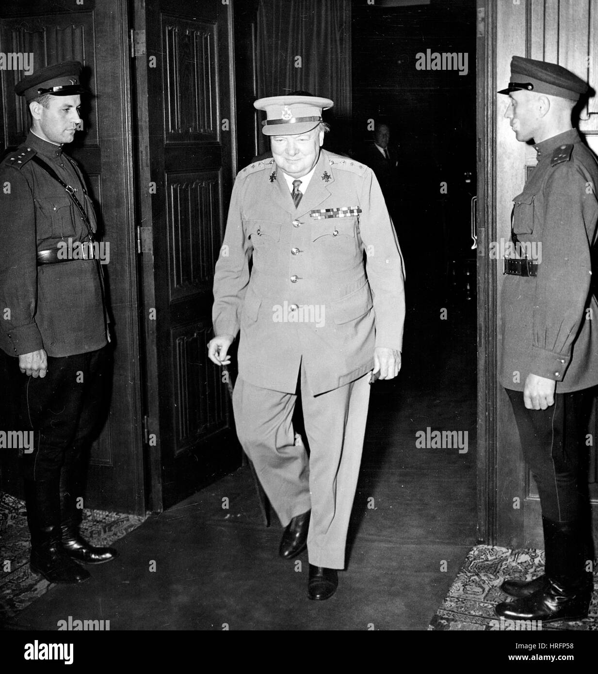 POTSDAM Konferenz 1945 Winston Churchill mit zwei russischen Garde Stockfoto