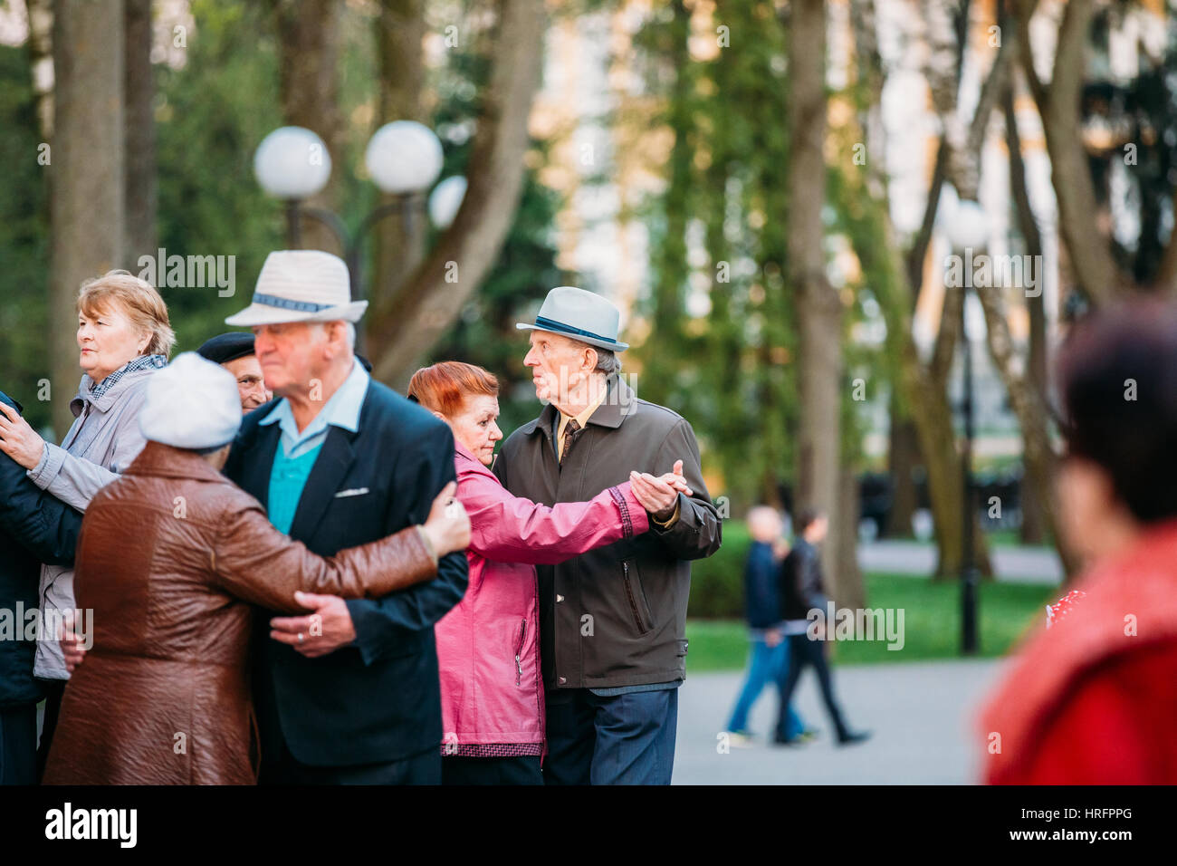ltere Menschen Tanzen Fotos Und Bildmaterial In Hoher Aufl sung Alamy ltere-menschen-tanzen-fotos-und-bildmaterial-in-hoher-aufl-sung-alamy