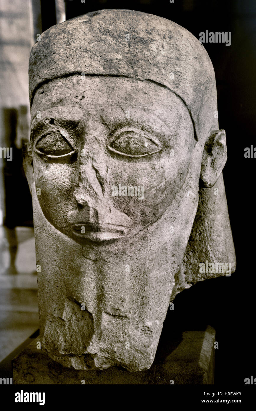 Stand von jtj späten 11. Anfang 12 Dynastie Theben (Ägypten / Oberägypten) Kalkstein bemalt 37 x 12.2 x 18,6 cm Stockfoto