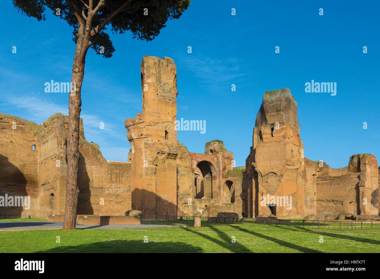 Rom, Italien.  Terme di Caracalla oder Bäder von Caracalla stammt aus dem 3. Jahrhundert n. Chr..  Die Bäder sind Teil des historischen Zentrums von Rom, das ist ein Stockfoto