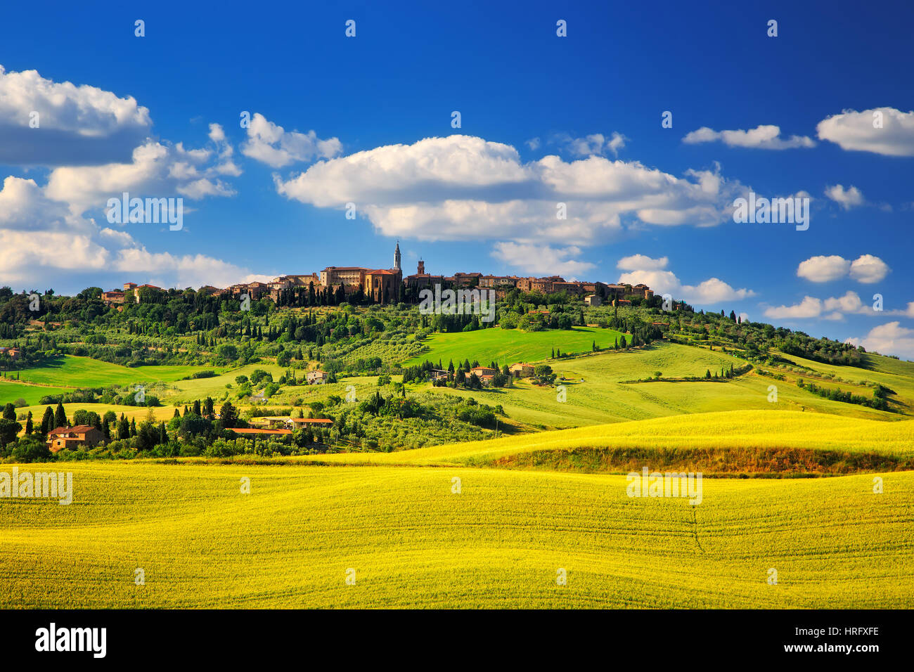 Tuscany Frühling, Pienza italienischen mittelalterlichen Dorf. Siena, Italien. Stockfoto