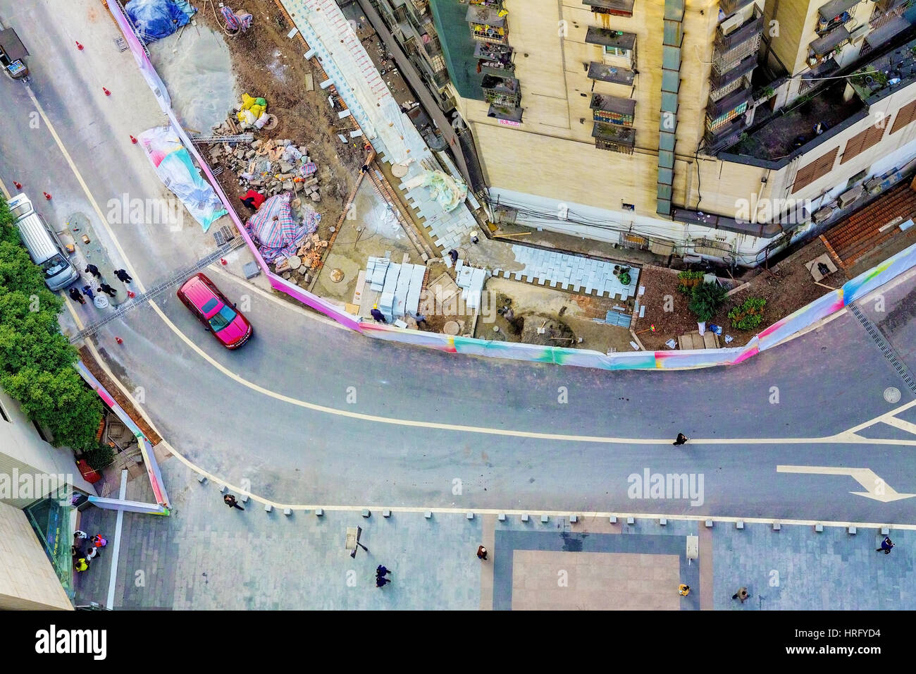 CHONGQING, CHINA - Dezember 29: Residential Street in der Nähe Yangjiaping Fußgängerzone ist ein beliebtes Einkaufsviertel in Chongqing Stadtbezirk D Stockfoto