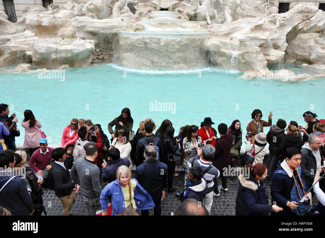 Rom, Italien 17. März 2016 Menge von Touristen besucht und posiert