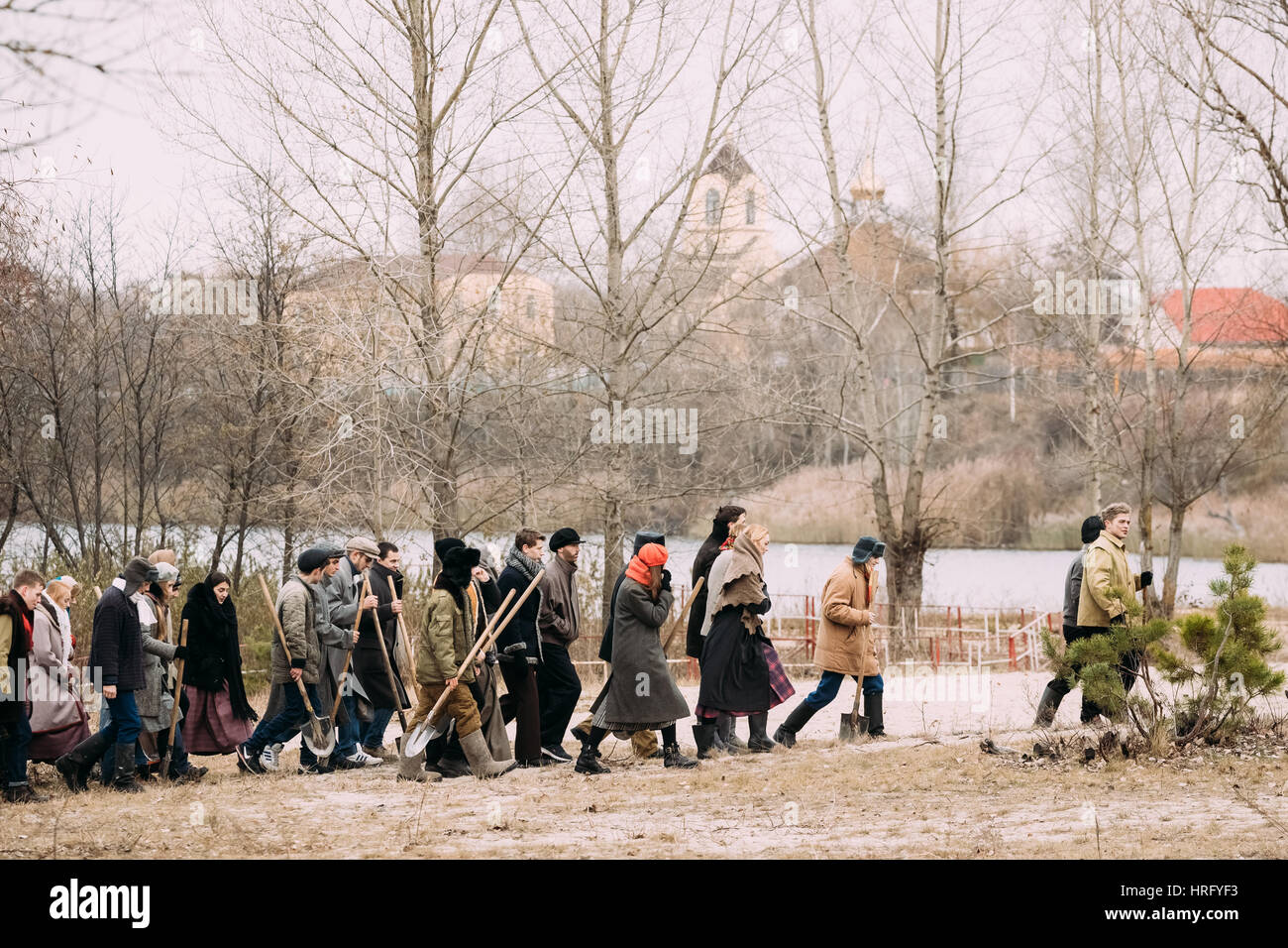 Gomel, Weißrussland - November 26, 2016:Actors gekleidet als Zivilisten auf sowjetischem Territorium unter der Besatzung der Nazis während des zweiten Weltkriegs. Feier des 73. ann Stockfoto