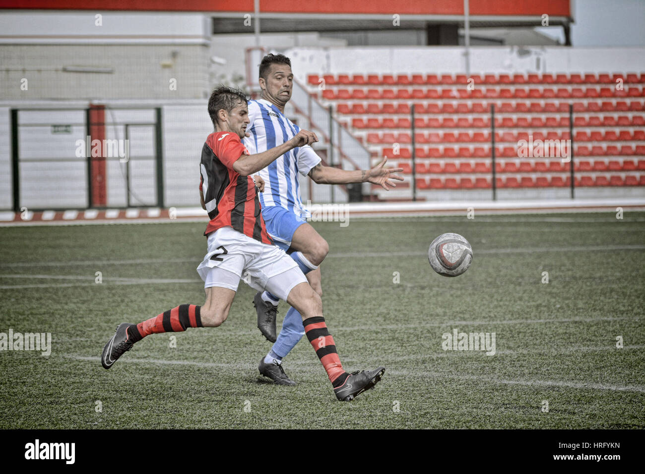 Gibraltar Fußball - St Joseph gegen Lincoln rot Imps - Victoria Stadium - 2016 JC Garcia am ball für Lincoln rot Imps Stockfoto