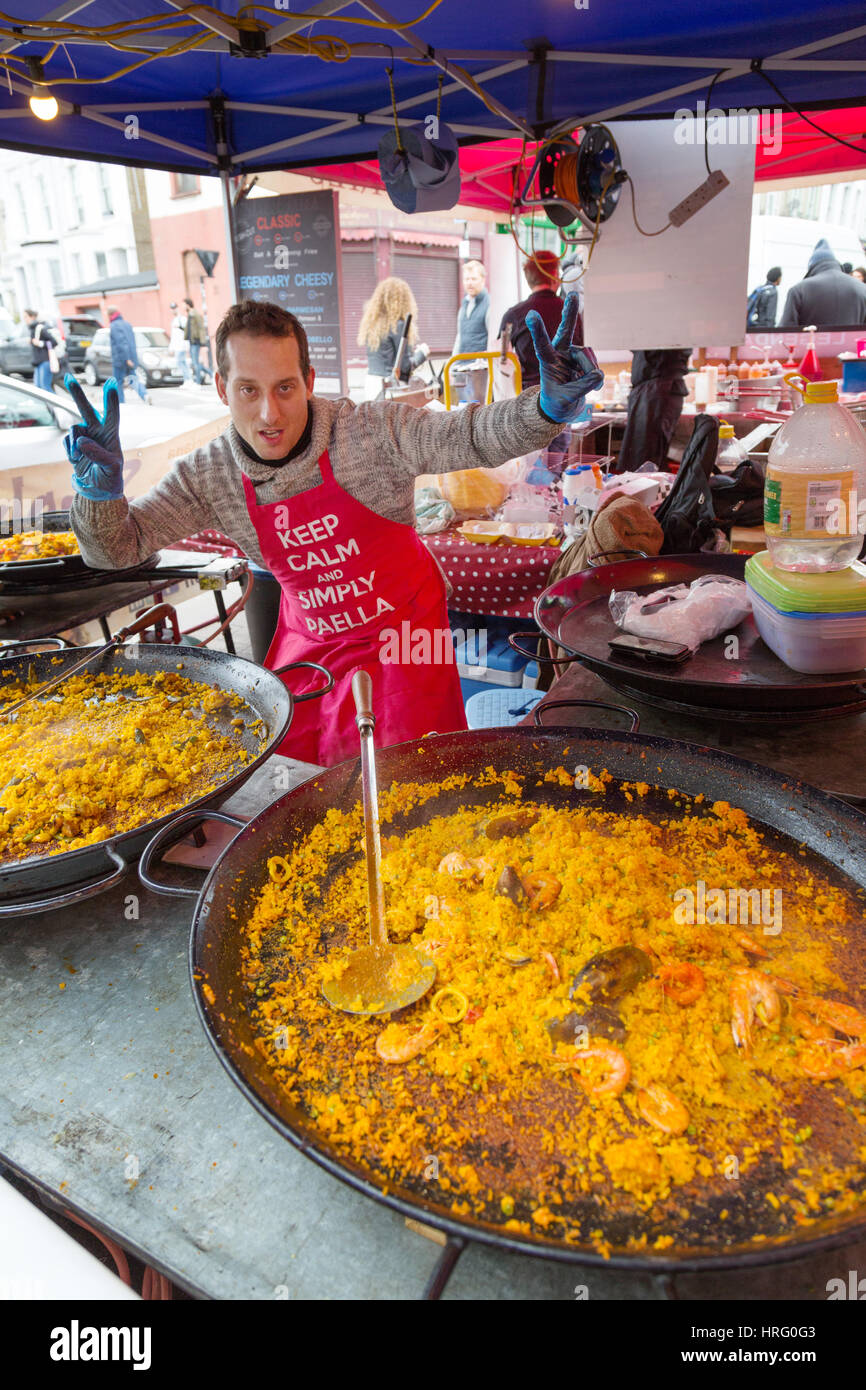 Suppen - Portobello Road Market, Garküche, Portobello Road, Notting Hill, London UK, Paella machen Stockfoto