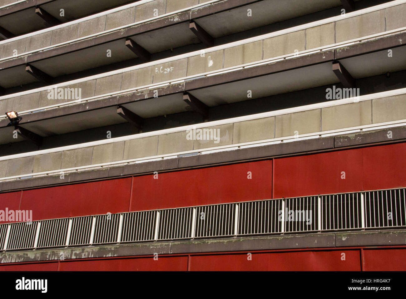 Ein Block von Gemeindewohnungen in der inzwischen abgerissenen Heygate-Siedlung in South East London. Es wurde abgerissen, zwischen 2011 und 2014 als Teil des Elefanten eine Stockfoto